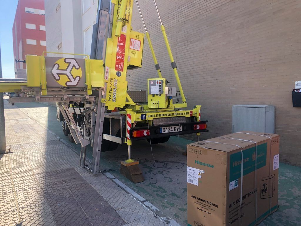 Mudanzas Extremeñas servicio elevador mudanzas nacionales badajoz zaragoza San Sebastián huelva El Algarve Segovia Cordoba Sevilla Madrid Barcelona